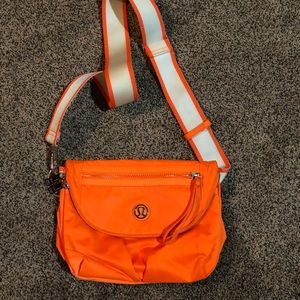 💯 Authentic Lululemon Cross Body Bag